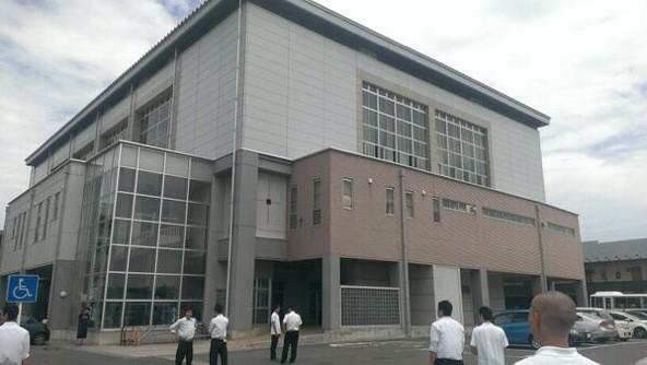 なぉ てんてー ここで ハイキューに出てきた体育館と古川工業の体育館を比較してみよう Http T Co Spdod6ixjf