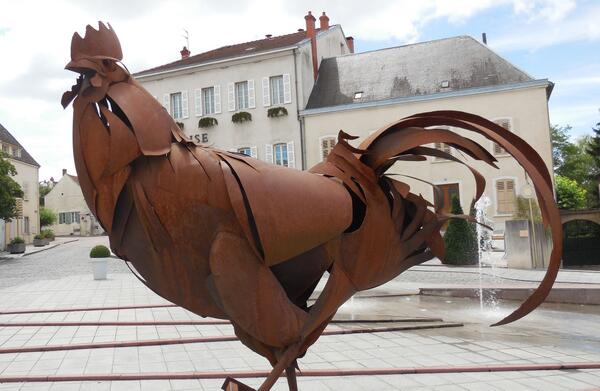 le Coq aujourd'hui sur la place ... depuis plus de deux maintenant ! Bienvenue à Chagny, bienvenue chez Lameloise !