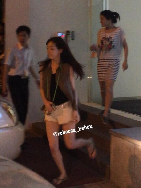 140714 Taeyeon at SM Building 
By rebecca_bebex (2)