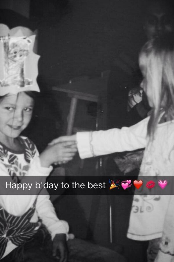 JuulBax's tweet photo. Happy b'day to my best friend, you are the best lieverd ❤️🎉💋👯💕 http://t.co/XN1bPrLDbh