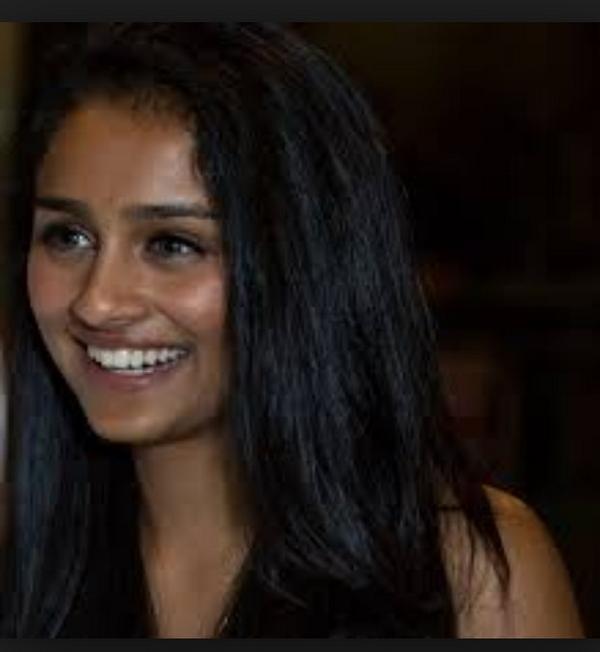 TamilMovieFan's tweet photo. Super Singer #Pragathi scored an acting debut in Bala's movie - #Tharai Thappatai http://t.co/vbzz9d6Waq