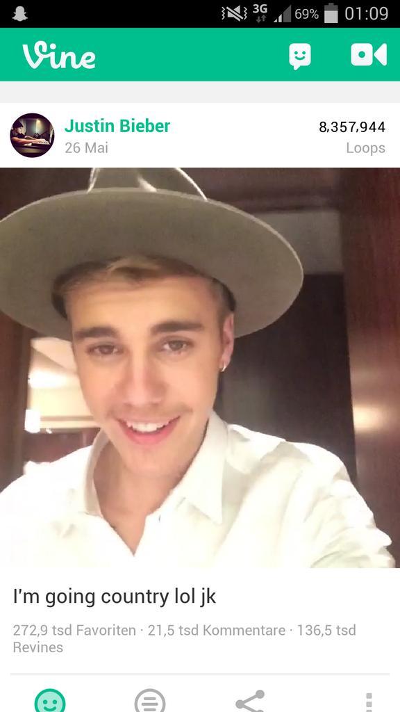 RAphaelaBAuder's tweet photo. Love this boy *-* @justinbieber #JustinBieber #justinbiebersavedmylife #iwillsupporthimforever #loveJustinbieber http://t.co/bQ5Gr8pjrE