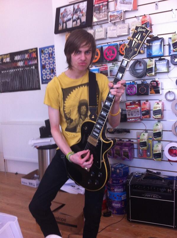 jacobjolly3's tweet image. Me playing a 1969 Gibson Les Paul custom