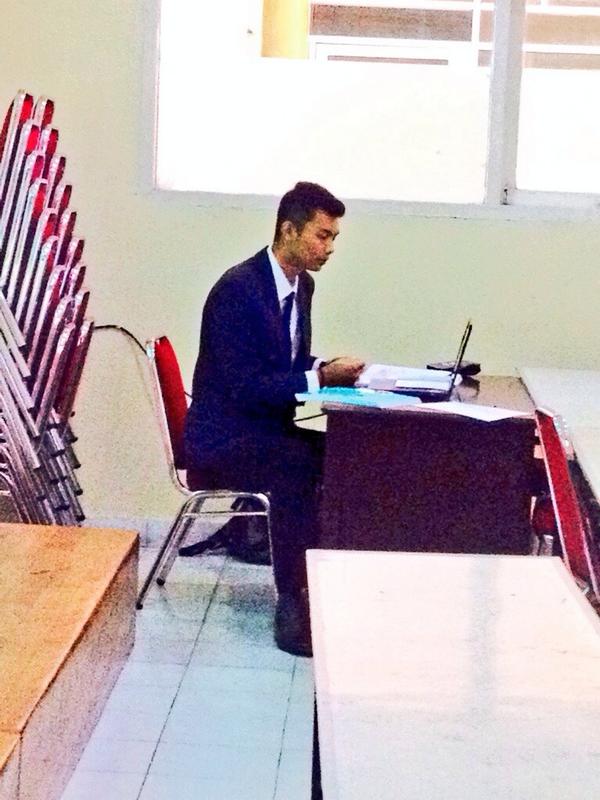 Gilang099's tweet photo. Thanks brader :)"@teguhkasuma: Semangat kompre brader @Gilang099 http://t.co/FDUov4EEeG"