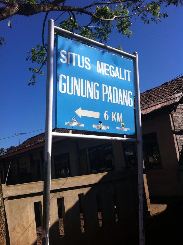 expad_ID's tweet photo. 6km menuju gunung padang situs megalithikum #EXPAD http://t.co/May9EHtiq9