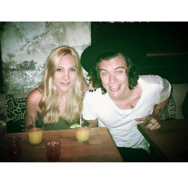 1DAlert's tweet photo. Harry out tonight in London! http://t.co/S6jSyy3UnW