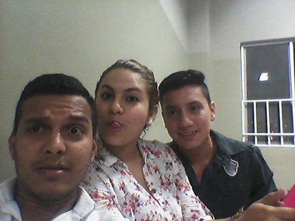 nickell311's tweet photo. #selfie #panas #clases #fin_depreciones #mejorando http://t.co/G0IhfneCJF