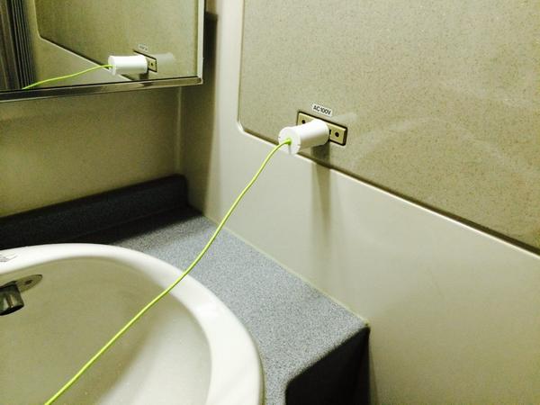 堀 潤 Jun Hori Twitter પર 洗面所で充電させてもらっています スーパー日立には全席にコンセント がついていて 東北新幹線の僕が乗っている車両には洗面所にしか電源がないという スーパー日立素晴らしいなぁ Http T Co 9rdjuu3san Twitter 堀 潤 Jun Hori Twitter પર 洗面所で充電させてもらっています スーパー日立には全席にコンセント がついていて 東北新幹線の僕が乗っている車両には洗面所にしか電源がないという スーパー日立素晴らしいなぁ Http T Co 9rdjuu3san Twitter