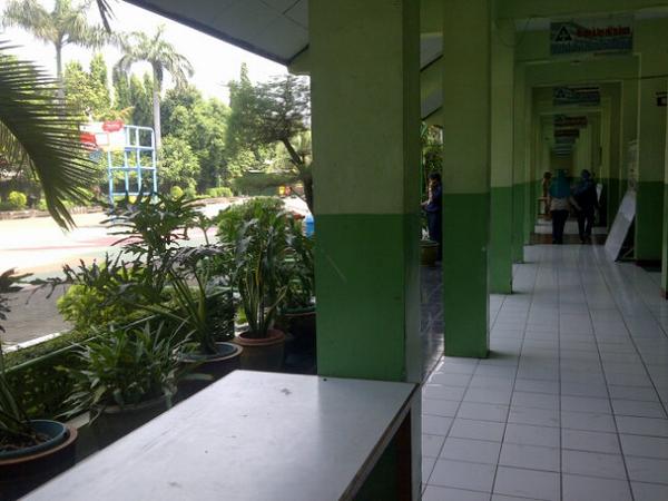 Syahruwibi's tweet photo. Nostalgia at @SMA31_ http://t.co/L9wBWXjp8B