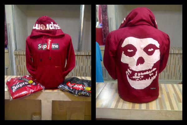 BMShop_'s tweet image. Hoodie Supreme | all size | IDR 140.000 | SMS 088218598557 / pin:315E54B8