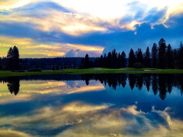 KrisCrockerKXLY's tweet photo. PIC of the Night from Travis Popp.  It's #7 at @GolfQualchan after the rain.  #softgreens #skypic http://t.co/UBiVeWH8tP