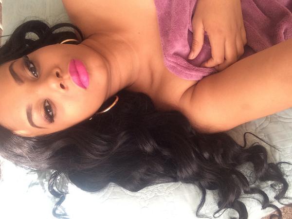 oliviadixon13's tweet photo. “@DJZeeti: tweet me a selfie you think will get alot of retweets” http://t.co/R39aZQm0dI