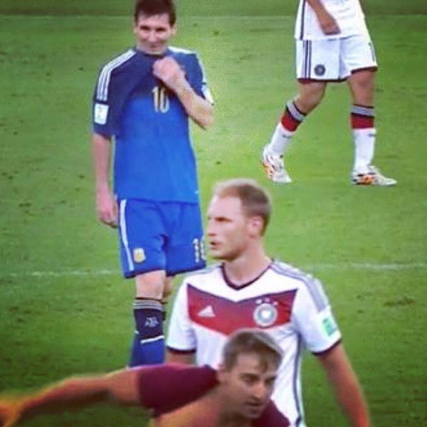 vitalyzdtv's tweet image. Messi loved it 👍