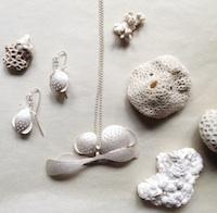 #LeslieMatthews explores the #intimacy of #scale &amp; intensity of contrasting #texturalforms bit.ly/1sWPtmw