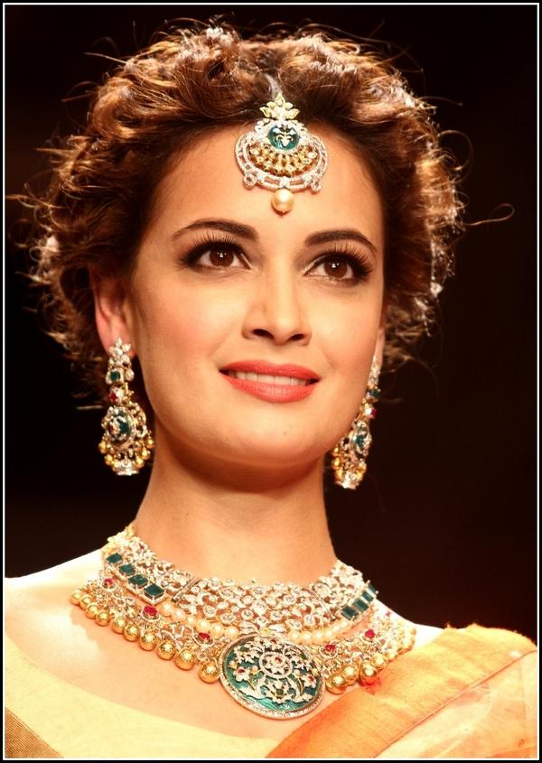 The 5-Step Tutorial To Get Dia Mirza's Voluminous Curl Hairstyle