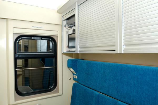 Купе проводника в поезде. Купейный вагон ТВЗ. Купе трансформер вагон ТВЗ. Купе проводника вагона ТВЗ. Вагон пассажирский ТВЗ внутри служебное купе