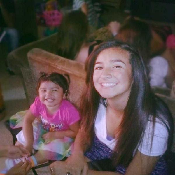 Vee_RawkzEm's tweet photo. My beautiful daughter n Cousin ♡ http://t.co/ur9Fr5Z90p