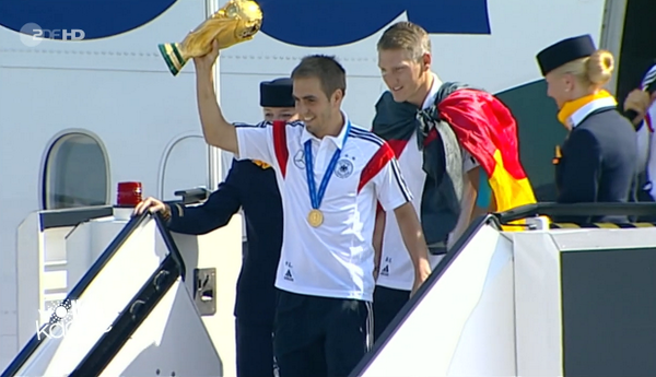 ZDF's tweet photo. Herzlich Willkommen in Berlin-Tegel! http://t.co/w33UvlkARU