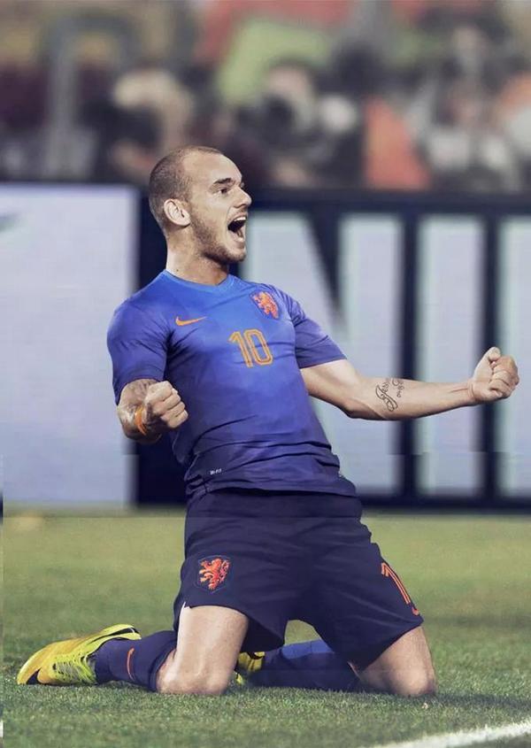 _MustafaEmir's tweet photo. Wesley Sneijder http://t.co/ceGPxOdr3A