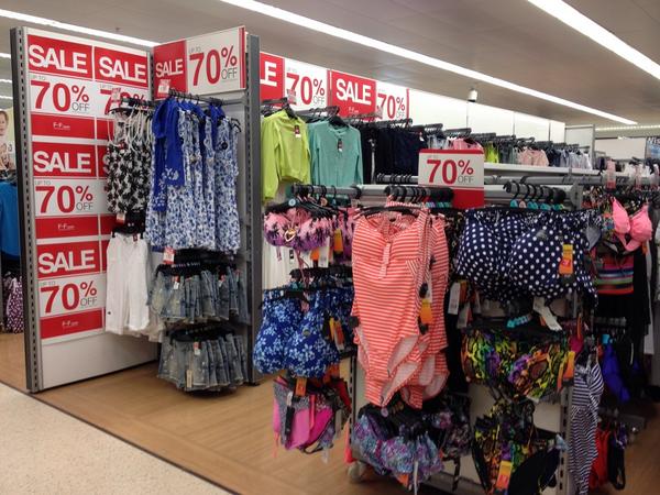 frannythom's tweet photo. Ladies sale in Aberdare#grab a bargain @clarefernquest1 @HaydockLouise @FandFclothing http://t.co/fEVTWCZHeS