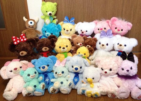 あんむ 新しいユニベアのお迎えしたので 私のtwitterで恒例のユニベア集合写真です リトルマイキーを数に入れなくても22体 他にも ダッフィー シェリーメイ カドリーベアやらいます 秋にはジェラトーニをお迎えするんだ Http T Co Efq8wsbmst