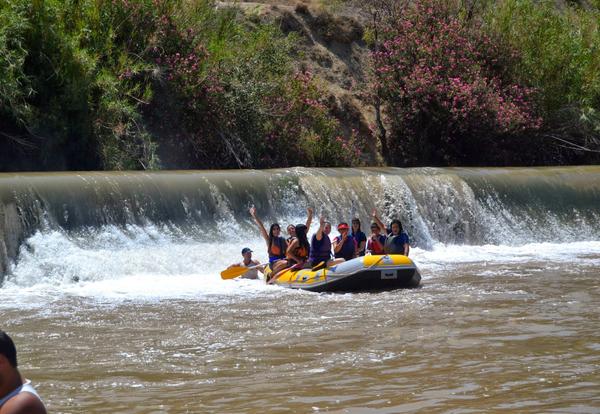 Bdleil_Bren's tweet photo. Disfrutar como enanas @keplier @Miripiconera @AlbaDeeJesus #rafting http://t.co/gP5CS87Lbo