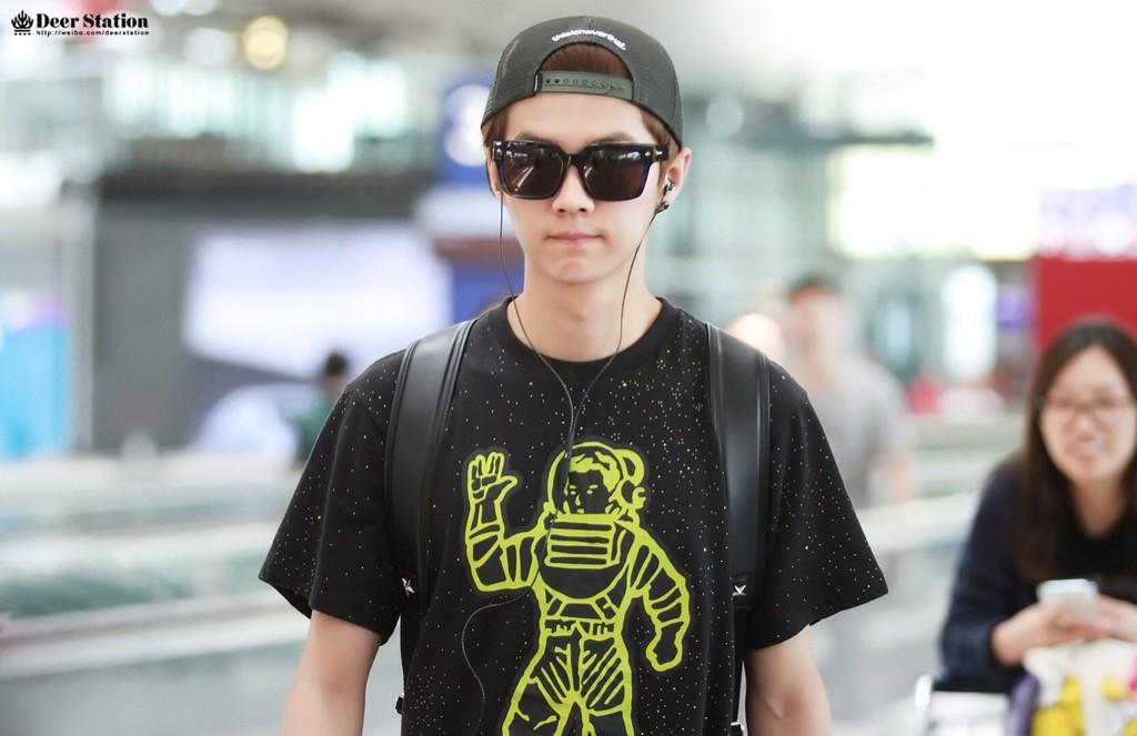  [FANTAKEN] 140713  HK & Beijing Airport [10P] Bsl7LUuCMAAvMeV