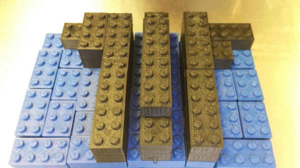 LathonPrinter's tweet photo. Check out the Legos we printed with the #lathonprinter! http://t.co/OOISbWGeGg