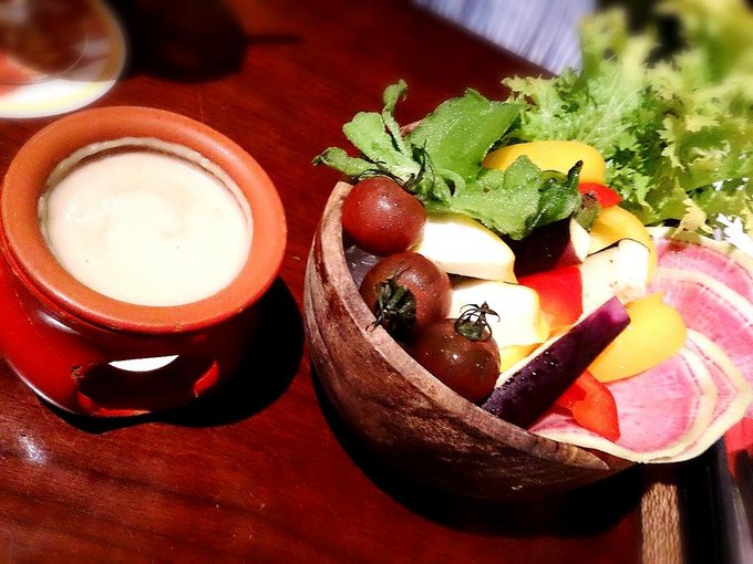 ばにゃかうだ♡ どこでも食べるん！ http://t.co/vrm7K8gWrg