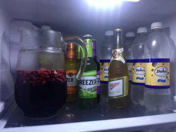 Milind1975's tweet image. #Beers, #Breezers, Sangria, #drunktweets, #bestie pics, general #bitching, #gossip is the plan for the evening!