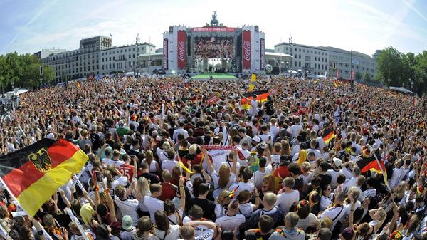 FIFAWorldCup's tweet photo. #WorldCup winners @DFB_Team_EN land in Berlin to a sea of fans welcoming home the Trophy - http://t.co/bnLWd55qlF http://t.co/JxHpUI43yb
