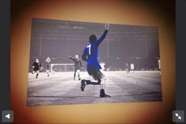 PaulTheRed1's tweet photo. @theredsunited pls RT bargain #MUFC canvases only £20 each UK p&amp;p £5.95 standard size 26" x 18" DM me for info http://t.co/mXSdSjZ5Ld