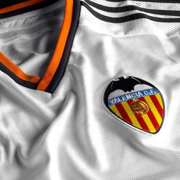 adidas_ES's tweet photo. Nueva equipación 2014-2015 del @valenciacf. #allinvalenciacf http://t.co/XxfWaqyKJL