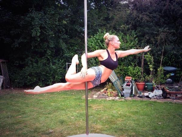 DorkingPoleFit's tweet photo. Pole Rocks Private lesson in the Garden! #dorking #pole #fitness #surrey #polerocks http://t.co/4QUM15z0Nq