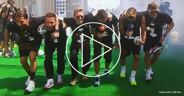 "So gehen die Gauchos!" Geile Show von <a href="/MarioGoetze/">mariogotze</a> , Miro #Klose und Co.: ran.de/fussball/weltm… #Weltmeister