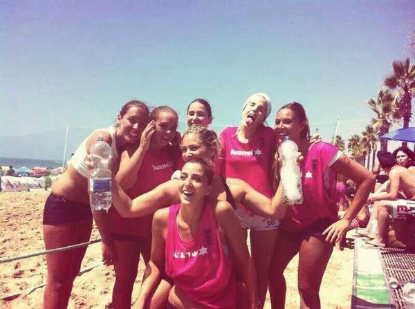 VVeronicapt's tweet photo. "@MariarrMrr: que poco nos hace falta para ser feliz @yoliXika @vicky_lr_92 @cel_2406 @VVeronicapt http://t.co/wVtFB7WHuY"