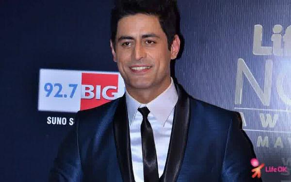 CansuDanHazal_'s tweet photo. @mohituraina menghadiri acara AWARDS FUNCTION http://t.co/hM7fZEEnVx