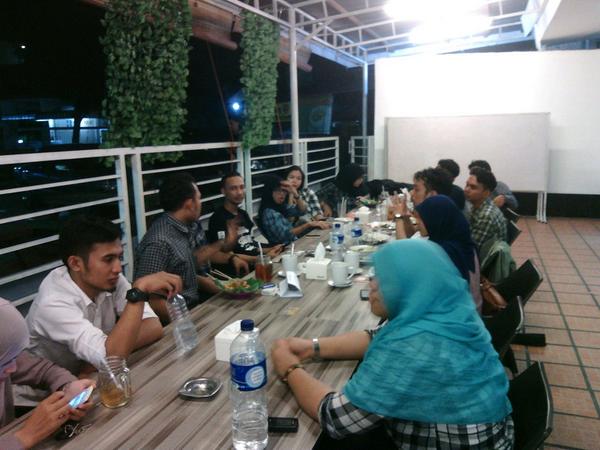 focus_umsu's tweet photo. "Bungcus"  buka bareng focus sekaligus sharing2 http://t.co/v63vBgB8rQ