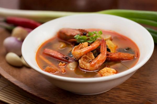 Menu yg asem pedas ini diracik dr bumbu thailand. Siapa sih yg ga tau Tom Yum .. Ngilerr :)