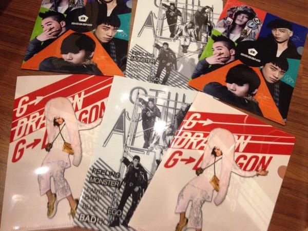 OneforGD_TH's tweet image. ใครสนใจแฟ้มบิ๊กแบงออฟิเชี่ยลจากเกาหลีบ้างง อันละ150บาทเท่านั้นครับบ:3 
(1)