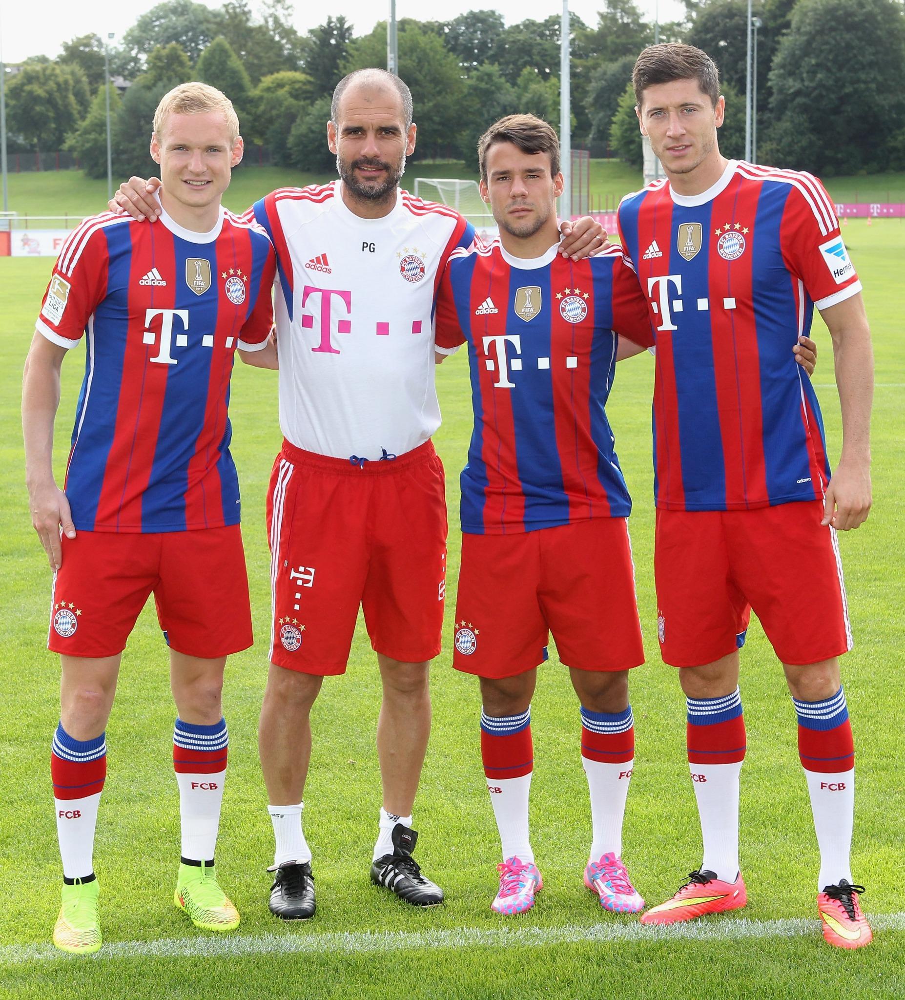 Reizende handelaar Luik Dankbaar FC Bayern Munich on Twitter: "Pep #Guardiola with the 3 new signings,  Sebastian #Rode, Juan #Bernat and Robert #Lewandowski. #MiaSanMia  http://t.co/zg2fXvDZCF" / Twitter