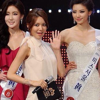 BslzjknCYAI1xgR.jpg:large