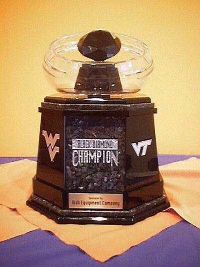 PickSixPreviews's tweet photo. West Virginia and Virginia Tech will renew the rivalry in 2017 at FedEx Field. Return of the Black Diamond Trophy http://t.co/6UrdXXQmhg