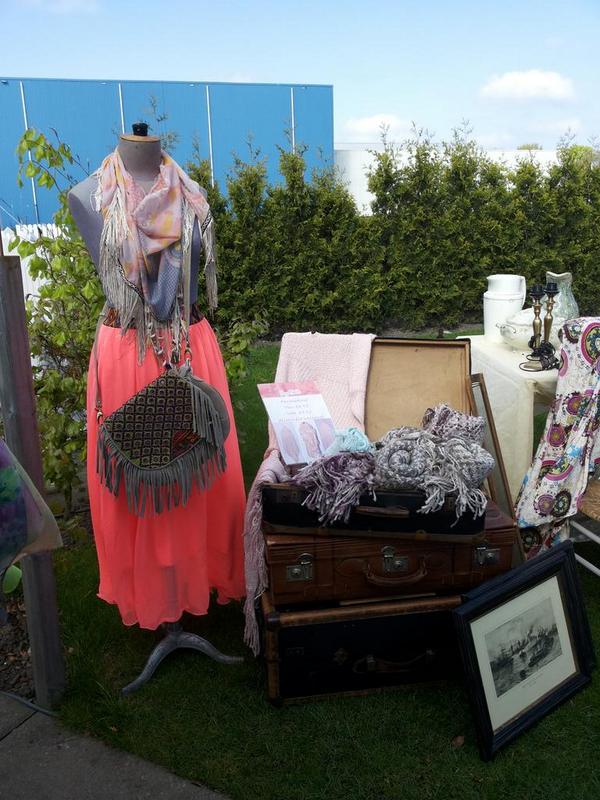 GARAGE SALE!! woensdagmiddag 16 juli (morgen) wijk 1-32a achter post watersport.
Summer fashion vanaf €2,50 RT RT