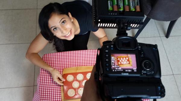 crismymood's tweet photo. Making Video for @fitseedpty #HealhtyFood #Muffins #video Complete video coming soon! http://t.co/X2ivfBTeXR