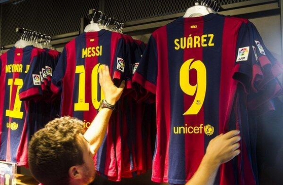 AyoIndonesia_ID's tweet photo. 9 Suarez
10 Messi
11 Neymar http://t.co/0xcGnxfACE