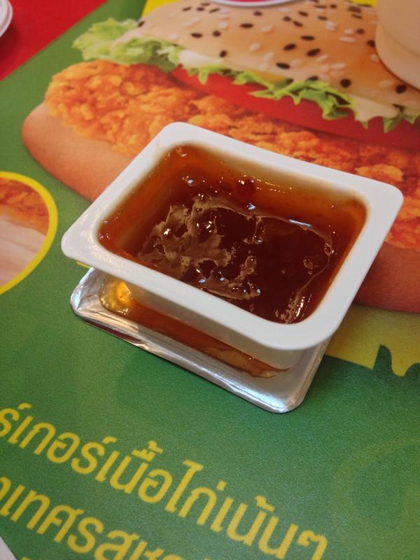 CamilleBzz's tweet photo. BIG FUCK A TOUTE CES FALSH SAUCE BARBECUE THAÏ #McDonaldsProblems http://t.co/yjqMkDn5qG