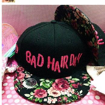Relechacha's tweet photo. @Iklan_Twitt cari floral snapback http://t.co/zXmSoX5zoq