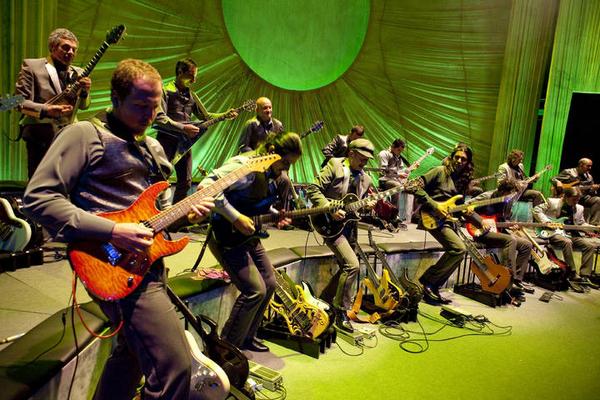 .<a href="/Sinfonity/">Sinfonity</a>, los clásicos con guitarra eléctrica rtve.es/n/973828/ vía <a href="/LasMananas_rne/">Las Mañanas de RNE</a>