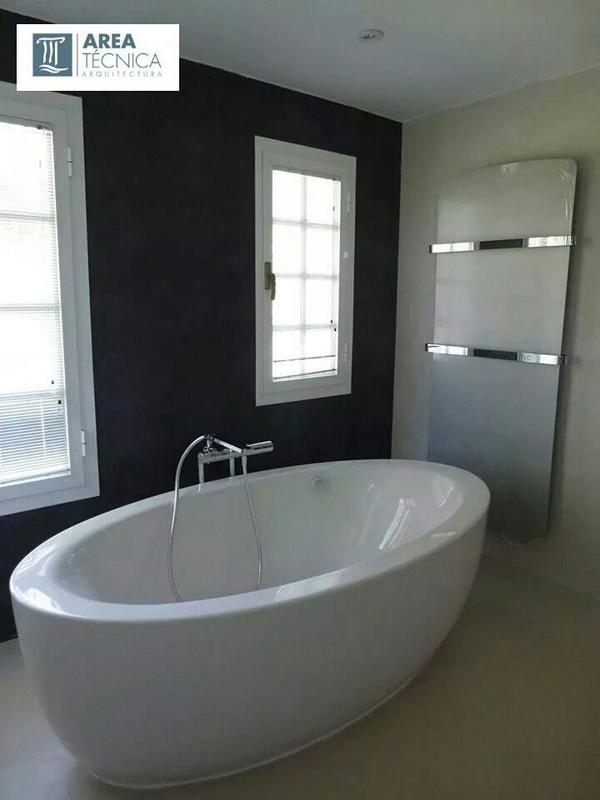 ZogoStudio's tweet image. Enamorados del diseño de esta bañera y su perfecta combinación con el toallero. Ambos escogidos en @Macofemo. #baños